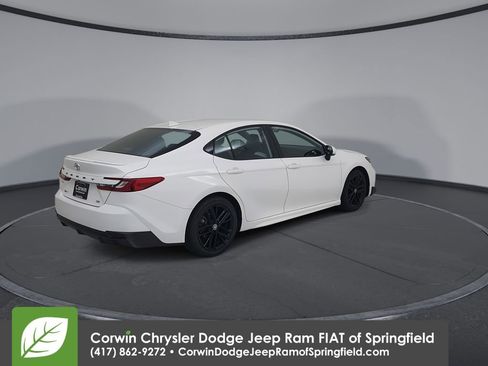 Used 2025 Toyota Camry SE image 16