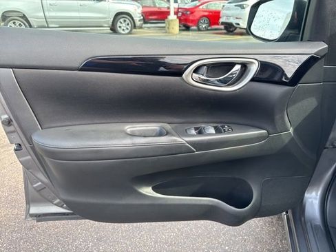 Used 2017 Nissan Sentra SV w/ Style Package image 8