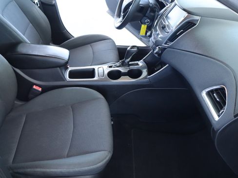 Used 2018 Chevrolet Cruze LT image 34