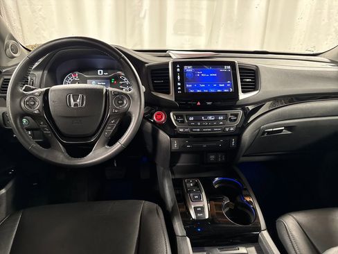 Certified 2017 Honda Pilot Touring image 4