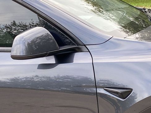 Used 2024 Tesla Model Y Performance image 19