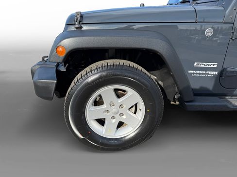 Used 2018 Jeep Wrangler Unlimited Sport S AWD/4WD image 9
