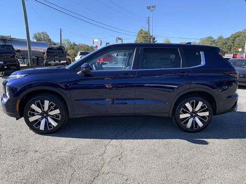 New 2025 Mitsubishi Outlander SE image 4