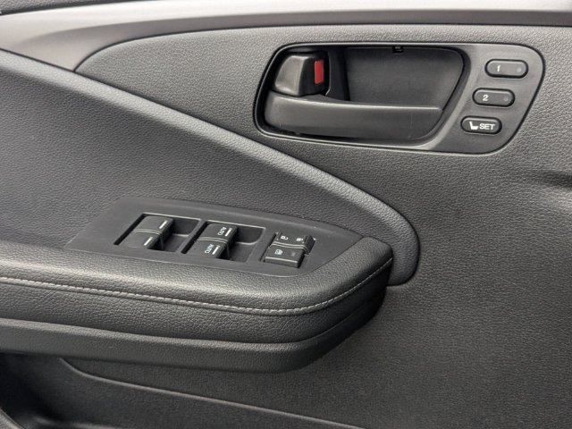 Used 2025 Honda Passport EX-L image 14