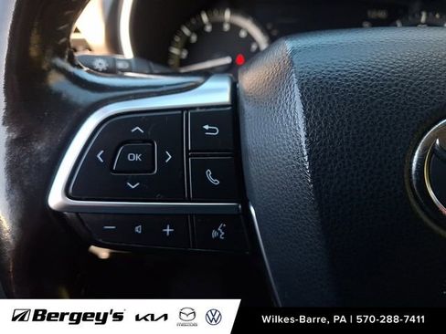 Used 2020 Toyota Highlander XLE image 24