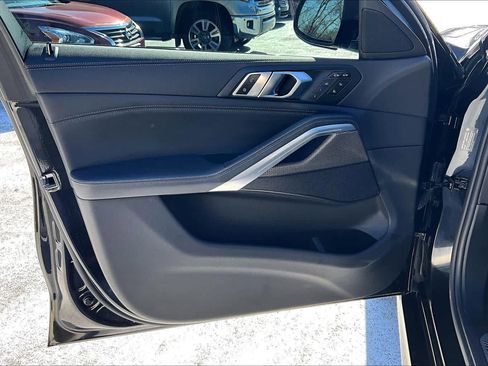 Used 2022 BMW X6 xDrive40i w/ Executive Package image 21