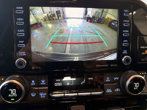 Used 2021 Toyota Highlander XSE image 26