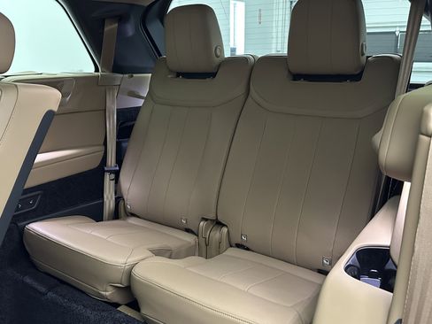 Used 2025 Land Rover Range Rover Long Wheelbase SE image 32