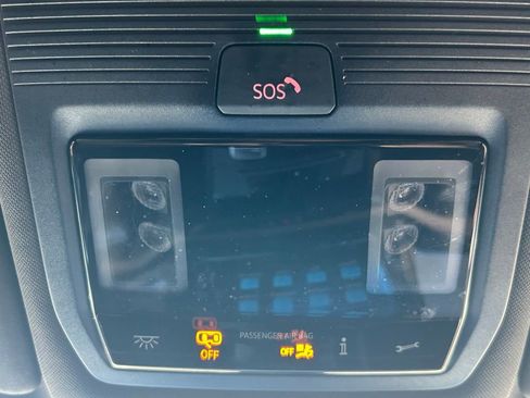 Used 2024 Volkswagen Atlas Cross Sport SE image 32