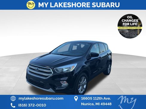 Used 2017 Ford Escape SE image 3
