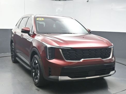 Used 2025 Kia Sorento S AWD/4WD image 2