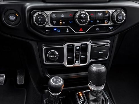 Used 2023 Jeep Wrangler Unlimited w/ Cold Weather Group AWD/4WD image 31