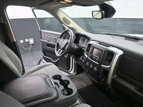 Used 2022 RAM 1500 Classic SLT AWD/4WD image 32