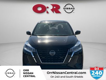 New 2025 Nissan Kicks Play S