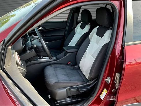 Used 2024 Chevrolet Trax RS w/ Driver Confidence Package FWD image 20