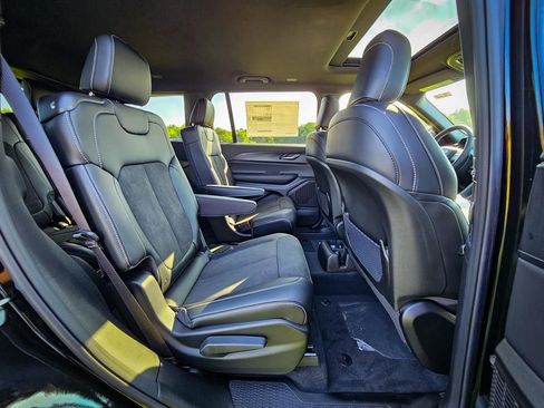 New 2025 Jeep Grand Cherokee L Altitude image 42