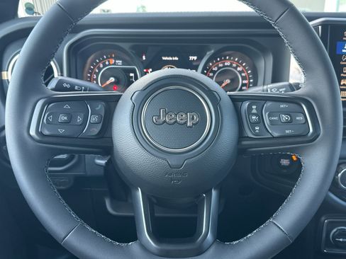 New 2025 Jeep Gladiator Sport image 22