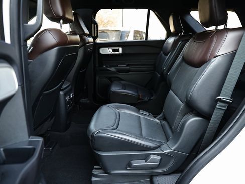 Used 2020 Ford Explorer Platinum w/ Premium Technology Package image 25