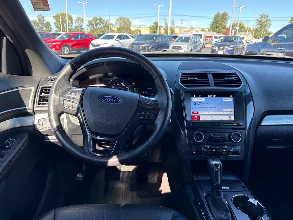 Used 2017 Ford Explorer XLT w/ Equipment Group 202A AWD/4WD image 9