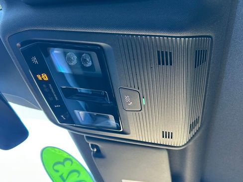 Used 2023 Volkswagen ID.4 Pro S image 29