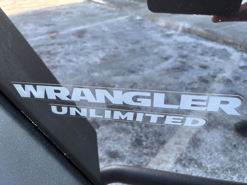 Used 2016 Jeep Wrangler Unlimited Rubicon image 11