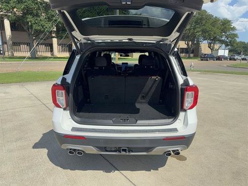 Used 2023 Ford Explorer Platinum w/ Technology Package AWD/4WD image 6