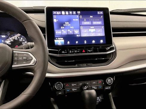 Used 2025 Jeep Compass Limited image 7