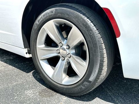 Used 2018 Dodge Charger SXT Plus RWD image 4