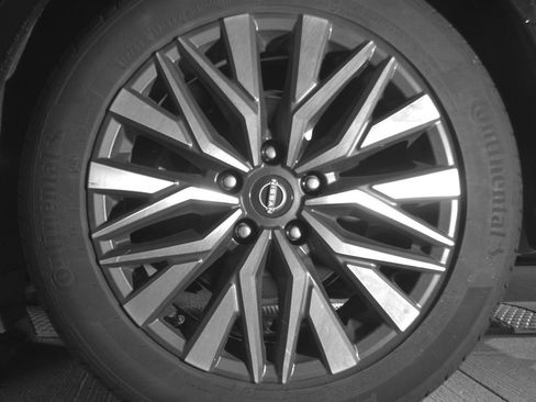 Used 2025 Nissan Altima 2.5 SV FWD image 14