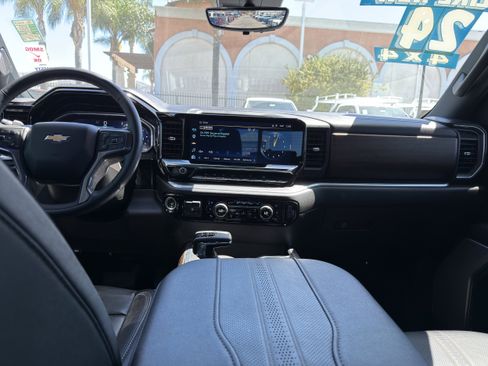 Used 2024 Chevrolet Silverado 1500 High Country w/ High Country Premium Package AWD/4WD image 25