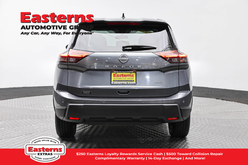 Used 2024 Nissan Rogue S AWD/4WD image 7