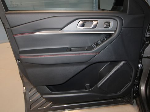 New 2026 Ford Explorer ST-Line w/ ST-Line Street Pack image 4