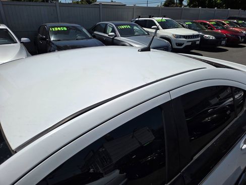 Used 2014 Chevrolet Volt FWD image 7