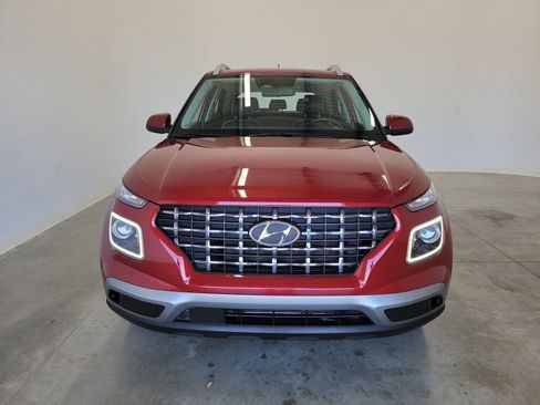 Used 2025 Hyundai Venue Limited FWD image 2