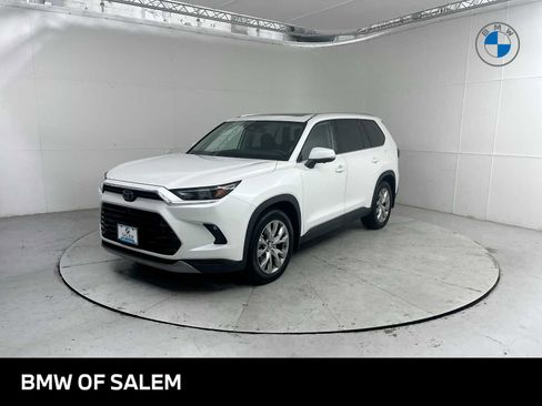 Used 2024 Toyota Grand Highlander AWD image 1