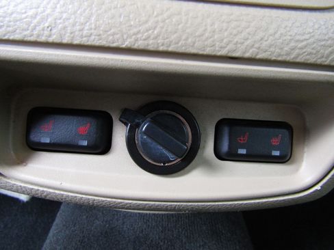 Used 2017 Ford Taurus Limited image 22