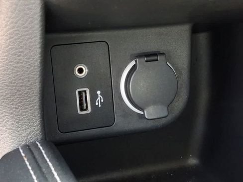 Used 2020 Nissan Kicks SV FWD image 23