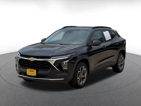 Used 2025 Chevrolet Trax LT w/ LT Convenience Package FWD image 7
