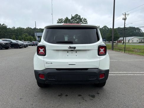 Used 2023 Jeep Renegade Latitude AWD/4WD image 6