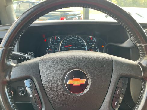 Used 2021 Chevrolet Express 2500 w/ Driver Convenience Package image 15