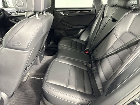 Certified 2025 Porsche Macan image 15