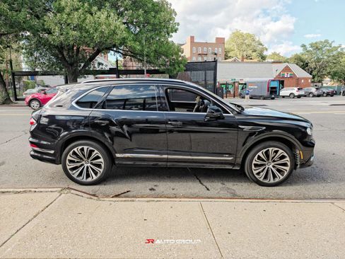 Used 2021 Bentley Bentayga AWD/4WD image 7