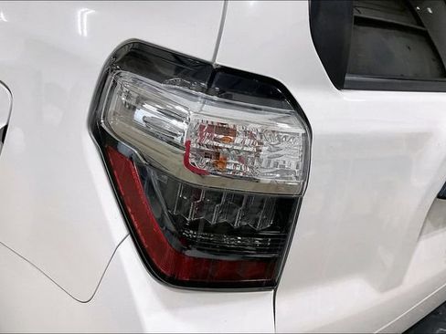Used 2019 Toyota 4Runner TRD Off-Road Premium AWD/4WD image 32