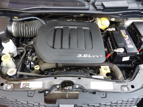 Used 2016 Dodge Grand Caravan R/T w/ Driver Convenience Group image 27