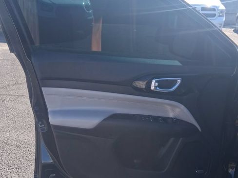 Used 2022 Jeep Compass Limited w/ Sun and Sound Group AWD/4WD image 7