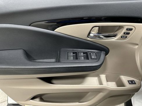 Used 2022 Honda Pilot Touring image 17