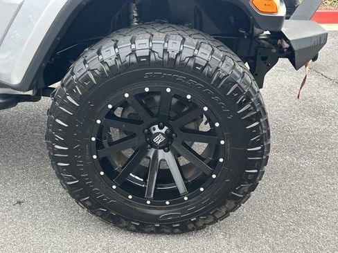 Used 2018 Jeep Wrangler Unlimited Sahara image 16