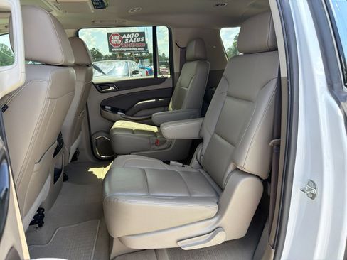 Used 2019 Chevrolet Suburban LT RWD image 9