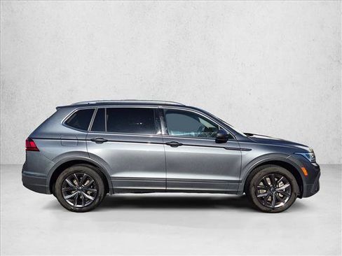 Used 2023 Volkswagen Tiguan SE w/ Panoramic Sunroof Package AWD/4WD image 4