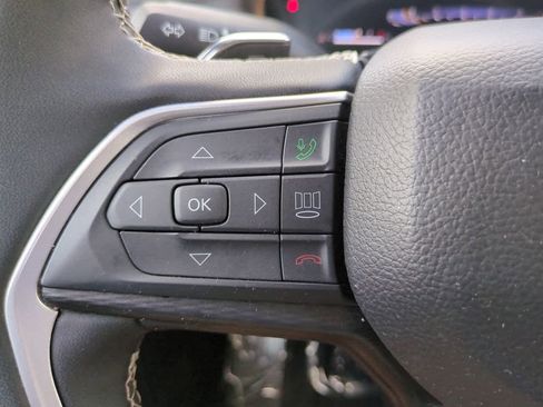 Used 2025 Jeep Grand Cherokee Altitude image 23